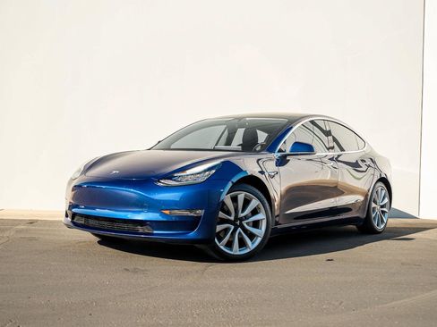 Used 2018 Tesla Model 3 Mid Range RWD image 3