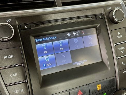 Used 2015 Toyota Camry LE FWD image 15