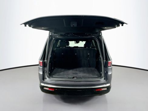 Used 2024 Jeep Wagoneer Series II w/ Flexible Seating Group image 29