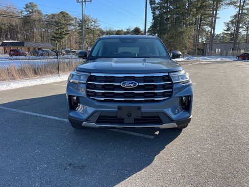 Used 2025 Ford Explorer Active w/ Active Comfort Package image 3