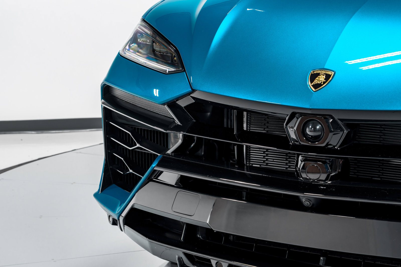 Used 2025 Lamborghini Urus SE AWD/4WD image 46