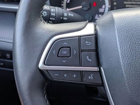 Certified 2025 Toyota Highlander LE FWD image 15