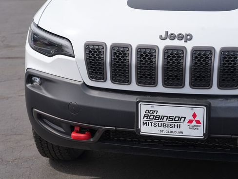 Used 2019 Jeep Cherokee Trailhawk AWD/4WD image 9