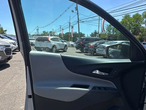 Used 2022 Chevrolet Equinox LS AWD/4WD image 9