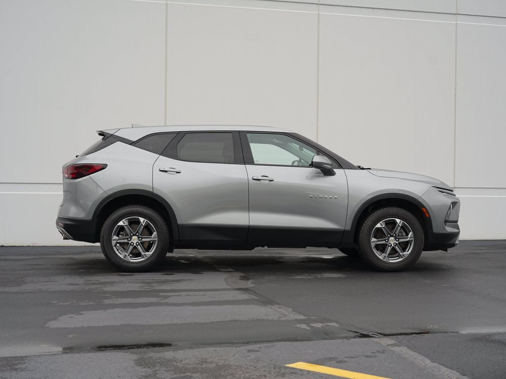 Certified 2024 Chevrolet Blazer LT AWD/4WD image 2
