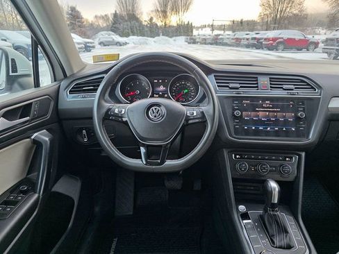 Used 2021 Volkswagen Tiguan SE AWD/4WD image 19