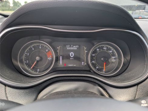 Used 2019 Jeep Cherokee Latitude w/ Popular Appearance Group FWD image 24