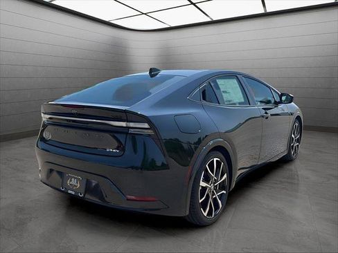 New 2025 Toyota Prius Plug-In Hybrid image 6