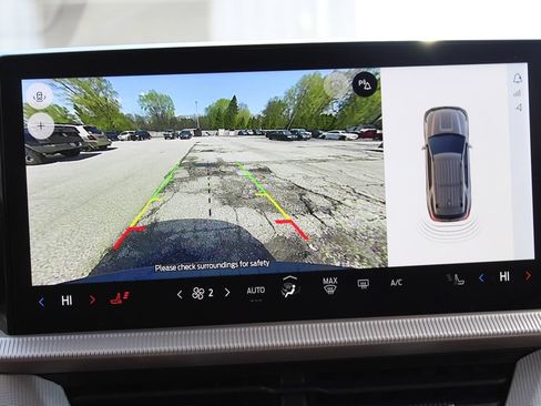 Used 2025 Ford Explorer Active AWD/4WD image 13