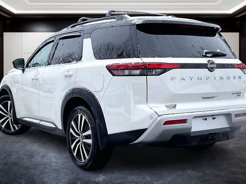 Used 2024 Nissan Pathfinder Platinum image 12