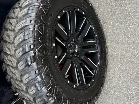 Used 2019 Jeep Wrangler Unlimited Sahara w/ Uconnect 4C Nav & Sound Group AWD/4WD image 14