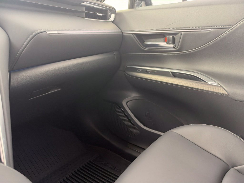 Used 2023 Toyota Venza XLE AWD/4WD image 13