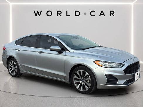 Used 2020 Ford Fusion SE AWD/4WD image 16