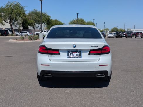 Used 2021 BMW 530i w/ Convenience Package RWD image 4