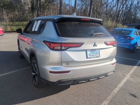 Used 2022 Mitsubishi Outlander ES image 5