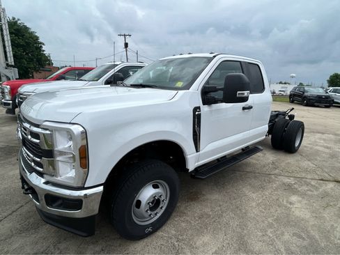 New 2026 Ford F350 XL w/ XL Chrome Package AWD/4WD image 1