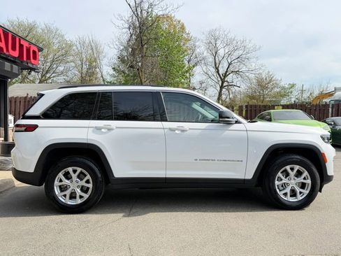 Used 2024 Jeep Grand Cherokee Limited image 4