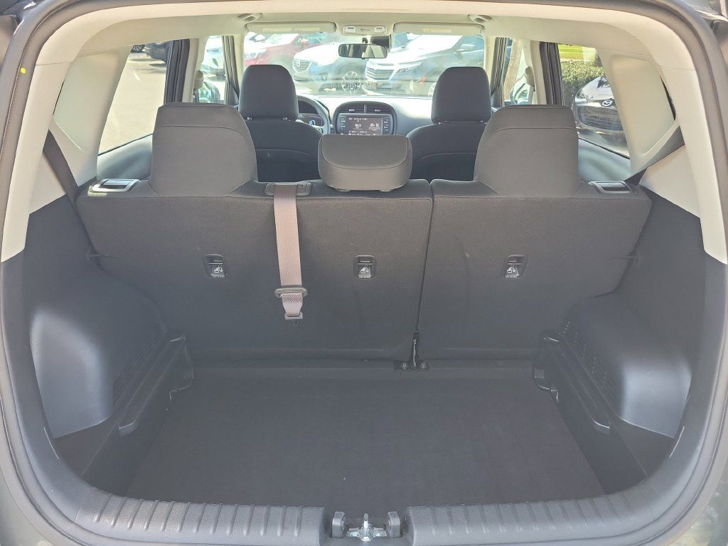 Used 2025 Kia Soul LX w/ LX Technology Package FWD image 17