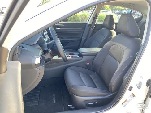 Used 2025 Nissan Altima 2.5 SV FWD image 20