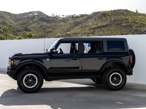 Used 2022 Ford Bronco Outer Banks w/ Sasquatch Package image 3