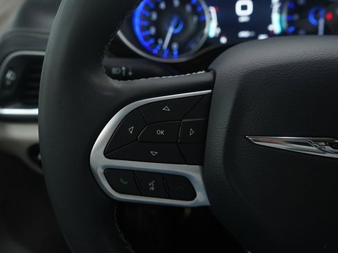 Used 2023 Chrysler Pacifica Limited image 28