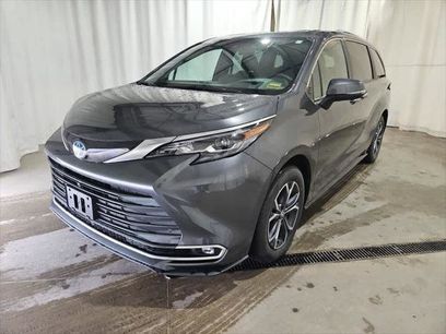 Certified 2025 Toyota Sienna Platinum
