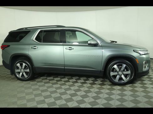 Used 2023 Chevrolet Traverse LT w/ LT Premium Package image 2