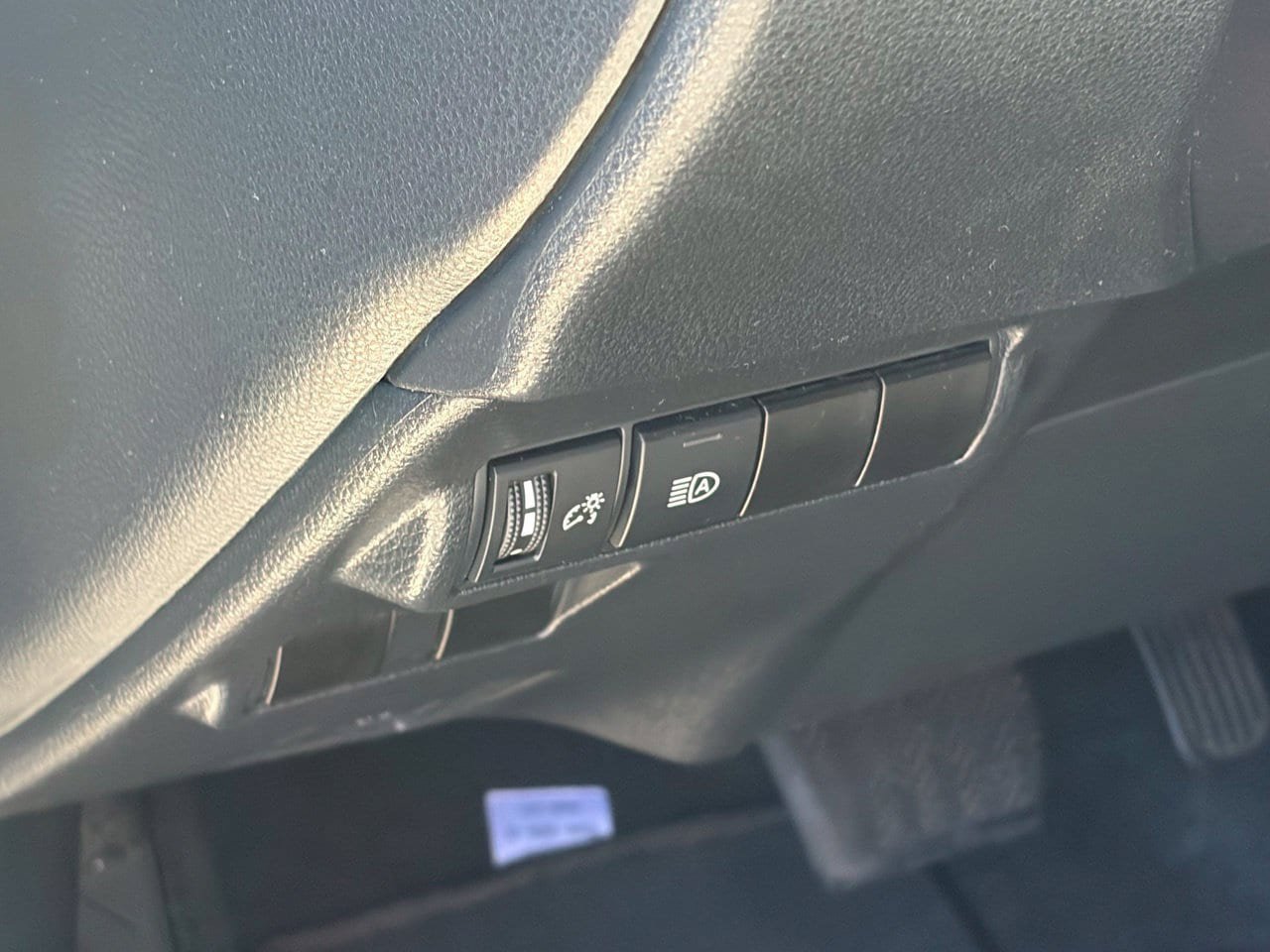 Used 2024 Toyota Corolla Cross LE w/ Moonroof Package FWD image 8