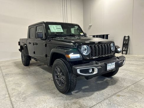 New 2026 Jeep Gladiator Sport image 4