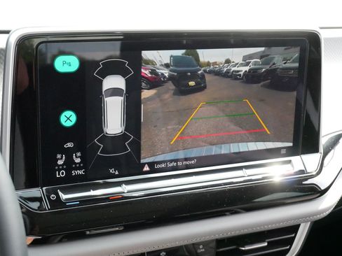 Certified 2025 Volkswagen Atlas Peak Edition SE AWD/4WD image 30