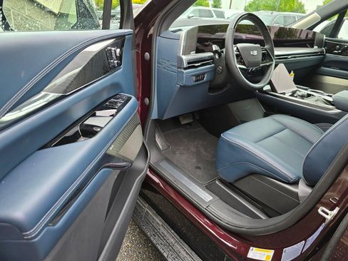 Used 2025 Cadillac Escalade IQ Luxury 2 AWD/4WD image 23
