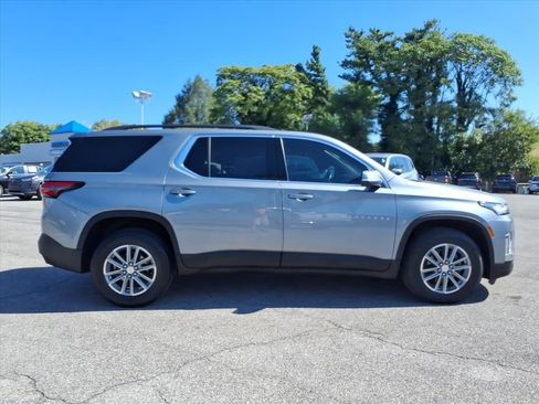 Used 2023 Chevrolet Traverse LT image 3