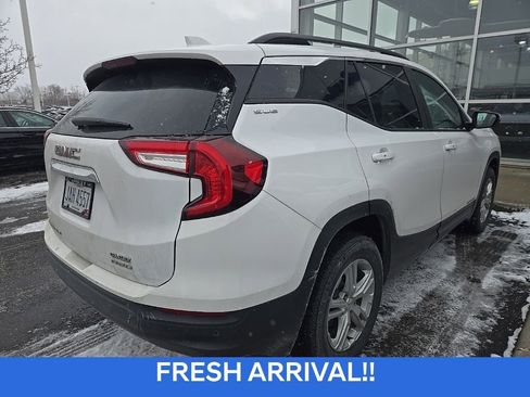 Used 2023 GMC Terrain SLE w/ Driver Convenience Package image 4