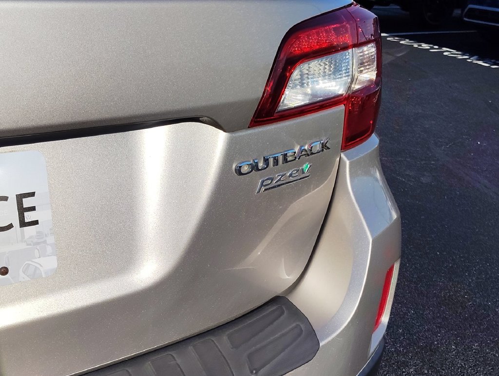 Used 2017 Subaru Outback 2.5i Premium w/ Popular Package #2 AWD/4WD image 6