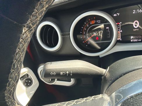 Used 2020 Jeep Wrangler Unlimited Sahara image 26