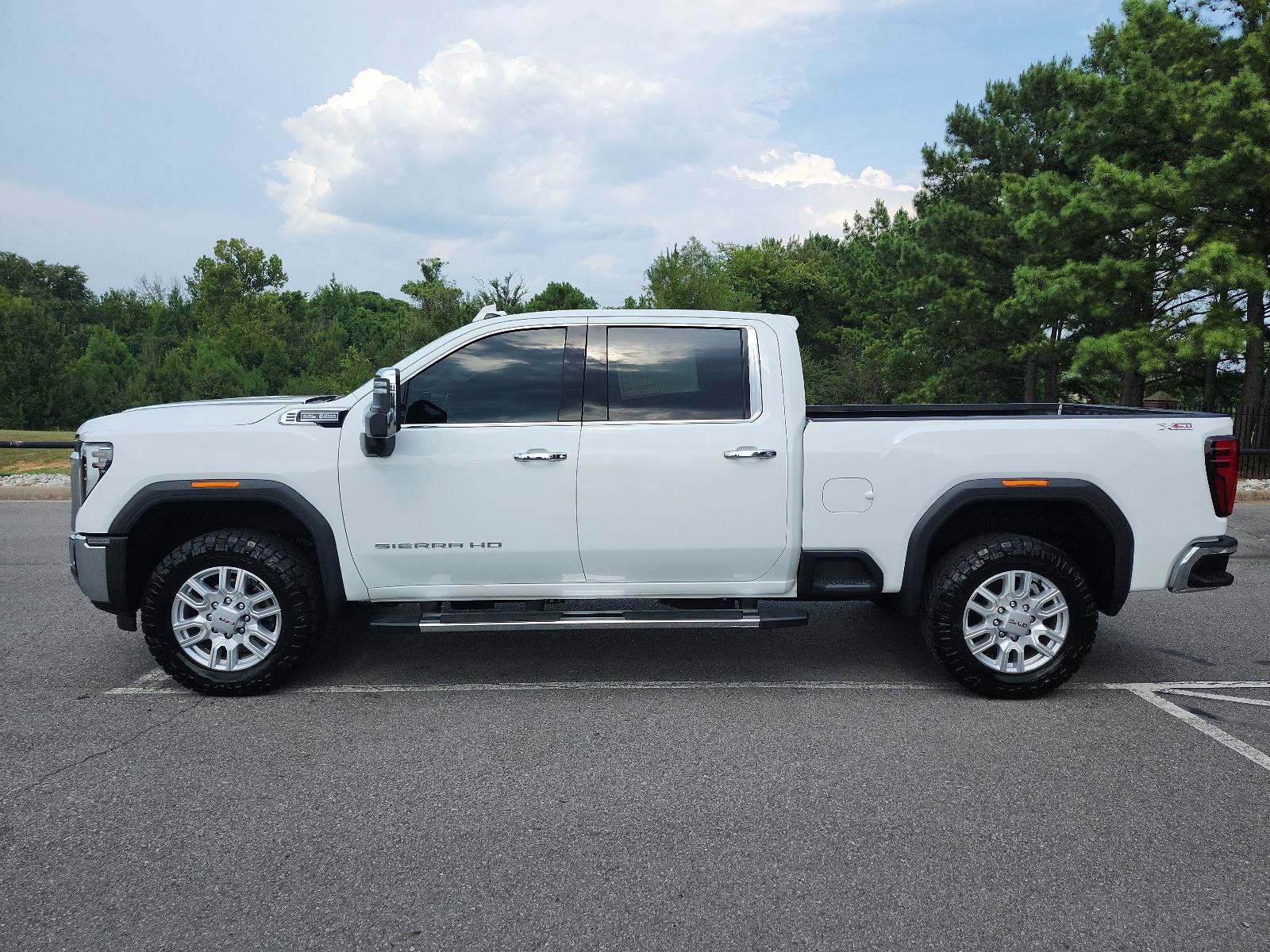 Used 2024 GMC Sierra 2500 SLT w/ SLT Premium Package AWD/4WD image 2
