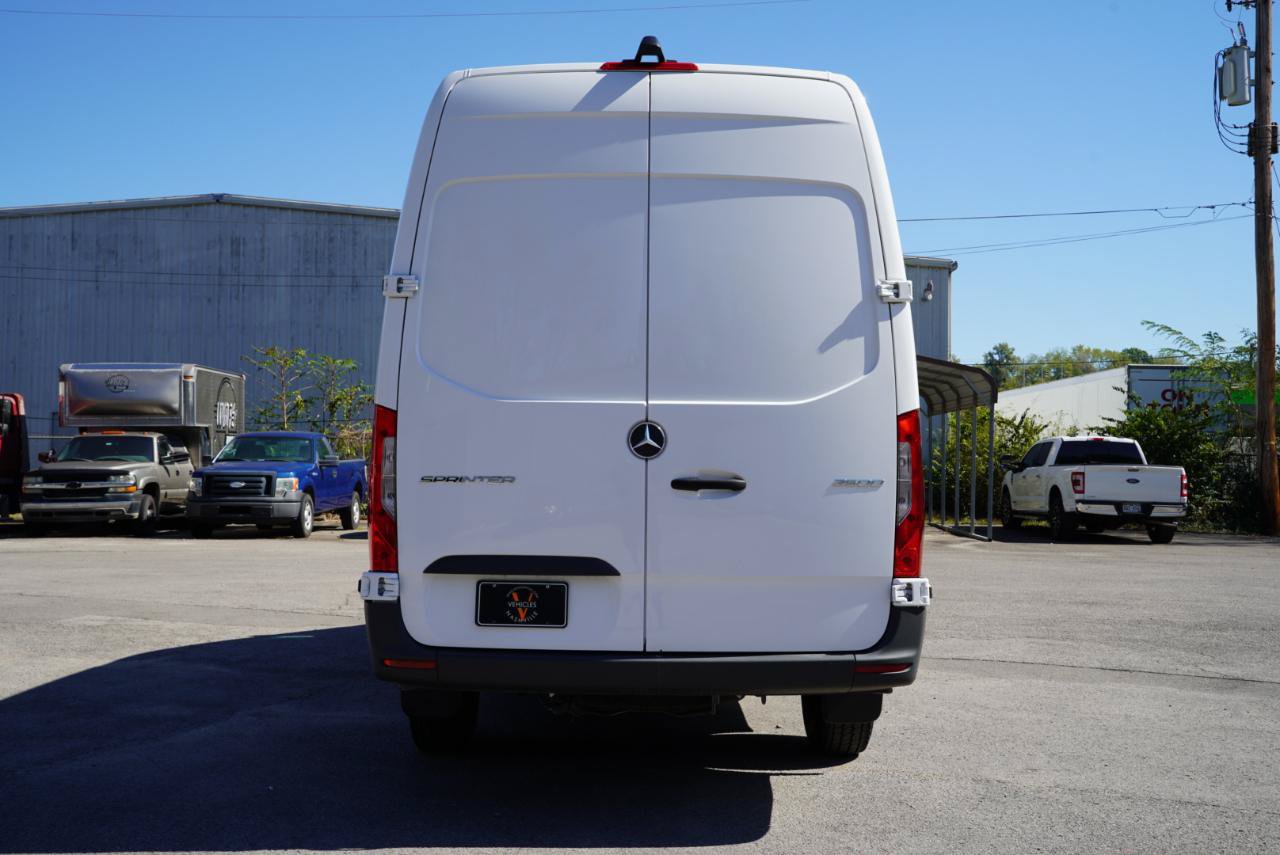 Used 2025 Mercedes-Benz Sprinter 2500 image 9