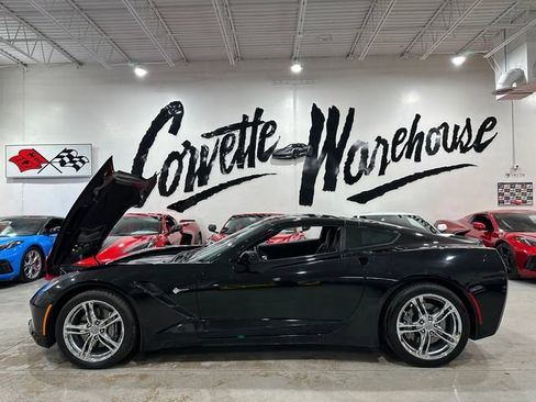 Used 2017 Chevrolet Corvette Stingray Coupe w/ 1LT RWD image 2
