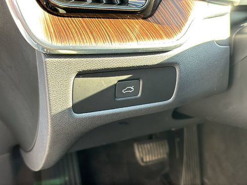 Used 2023 Volvo XC60 B5 Plus w/ Climate Package AWD/4WD image 15