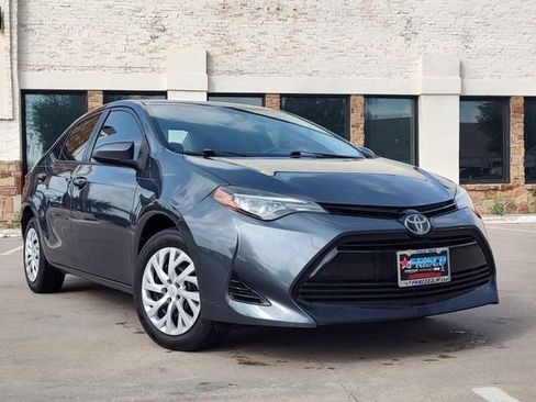 Used 2018 Toyota Corolla LE image 1