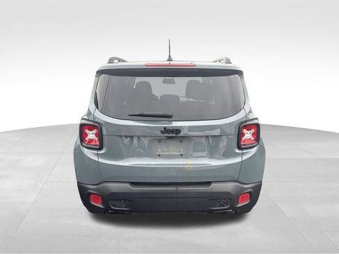 Used 2017 Jeep Renegade Altitude FWD image 4