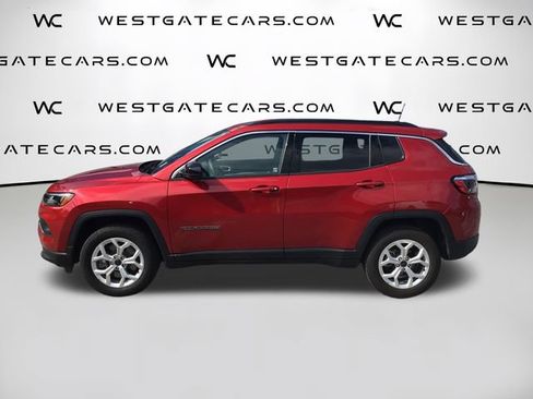 Used 2025 Jeep Compass Latitude AWD/4WD image 5