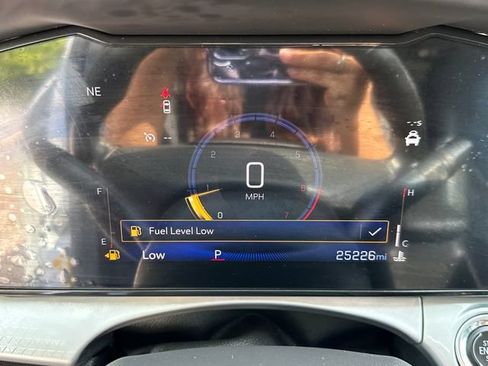 Certified 2024 Chevrolet Trax LT w/ Sunroof Package FWD image 26