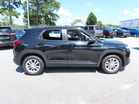 Used 2023 Chevrolet TrailBlazer LS FWD image 3