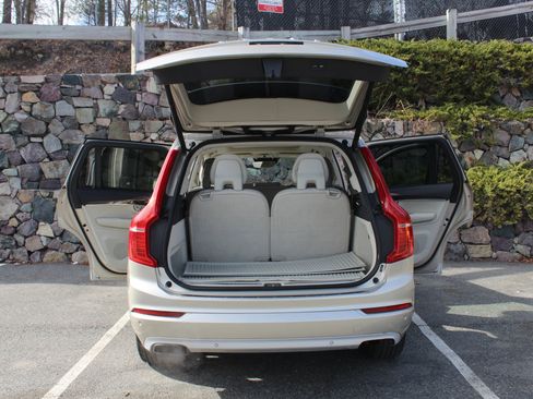 Used 2016 Volvo XC90 T6 Momentum w/ Momentum Plus Package image 10