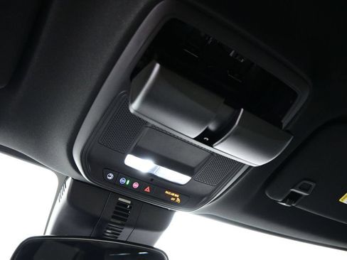 Used 2025 Chevrolet Traverse LT AWD/4WD image 20