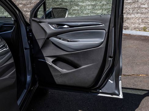 Used 2019 Buick Enclave Essence image 13