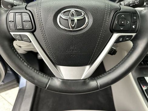 Used 2017 Toyota Highlander XLE image 16