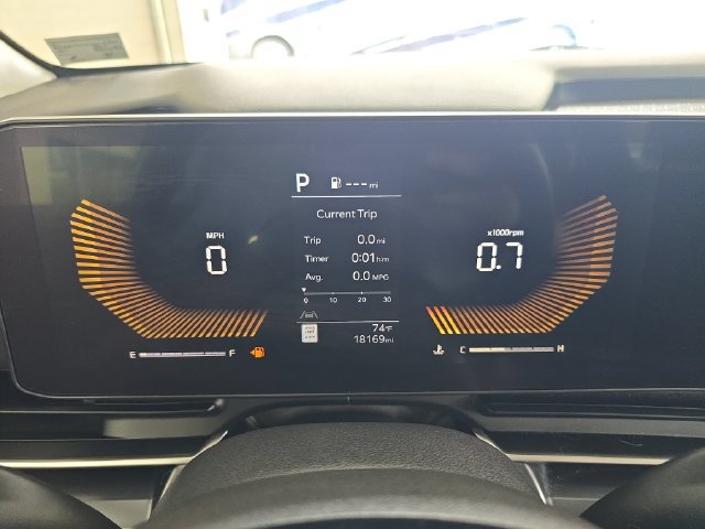 Certified 2025 Kia Carnival FWD image 17