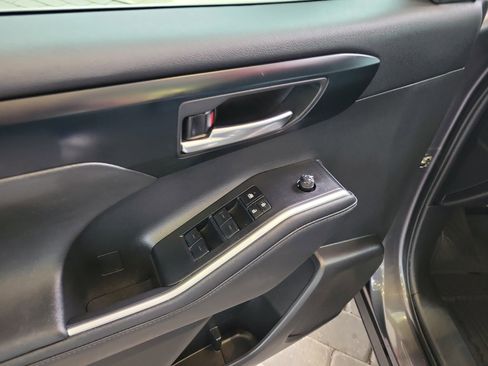 Used 2024 Toyota Highlander XLE image 11